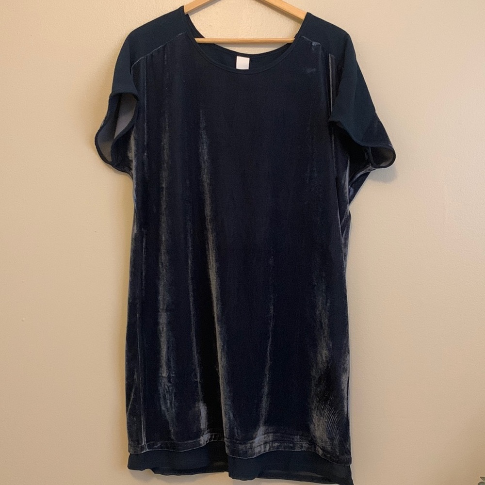 Navy blue velvet tee dress!